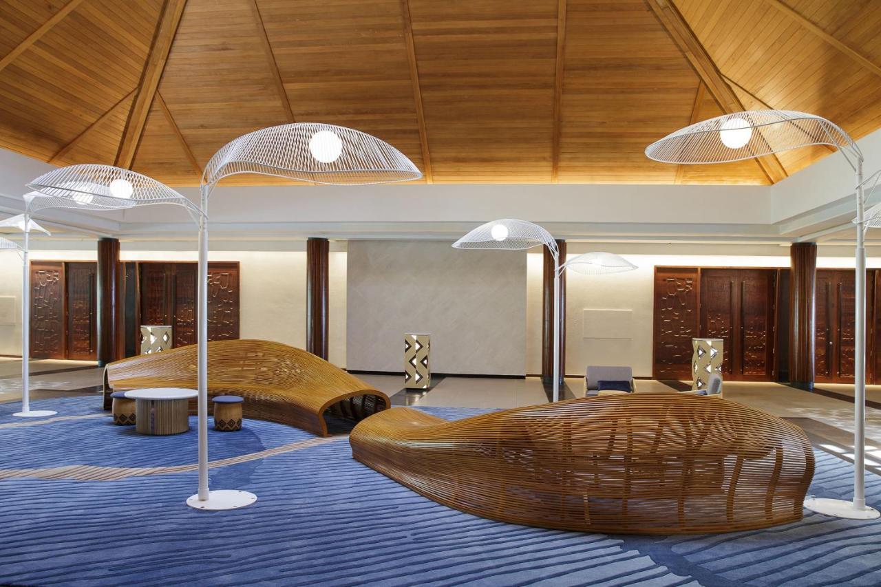 Sheraton Fiji Golf & Beach Resort Denarau Island Bagian luar foto The interior of the hotel