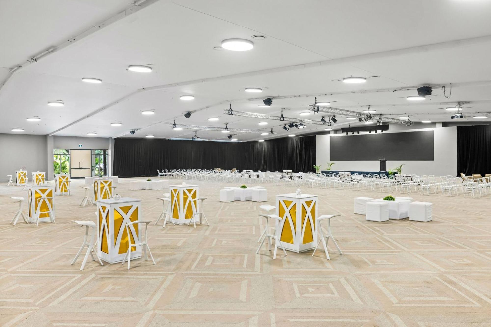 Sheraton Fiji Golf & Beach Resort Denarau Island Bagian luar foto The main conference hall
