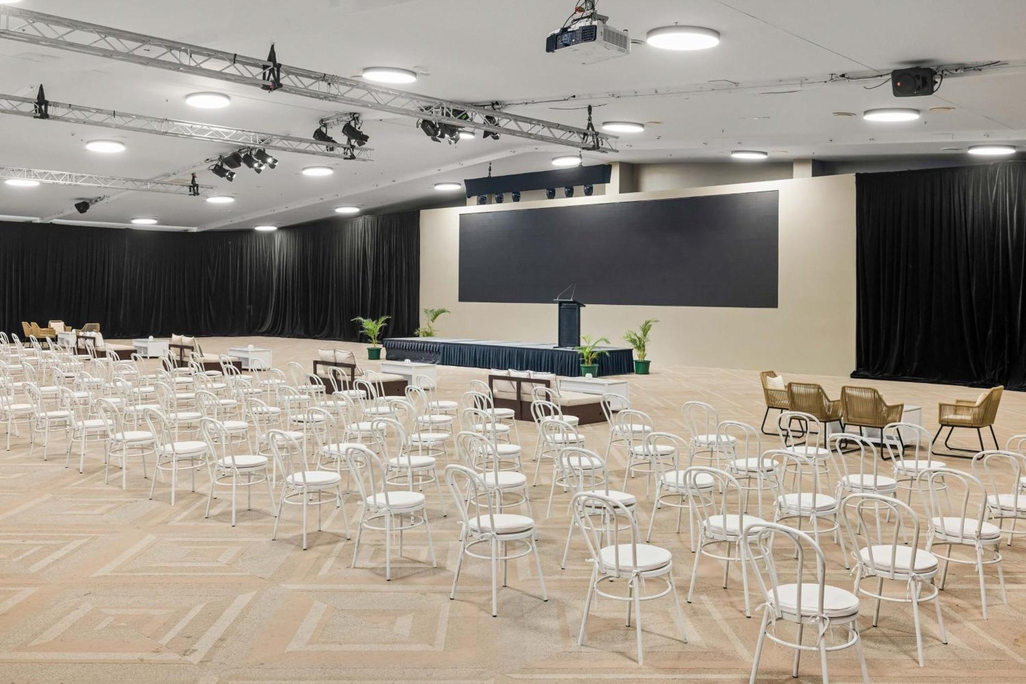 Sheraton Fiji Golf & Beach Resort Denarau Island Bagian luar foto The main conference hall