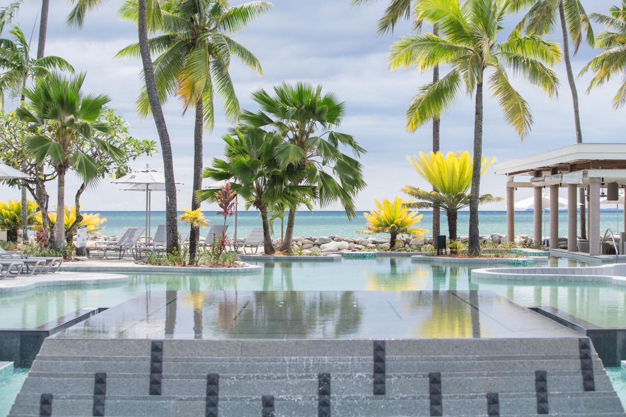 Sheraton Fiji Golf & Beach Resort Denarau Island Bagian luar foto The pool at the resort