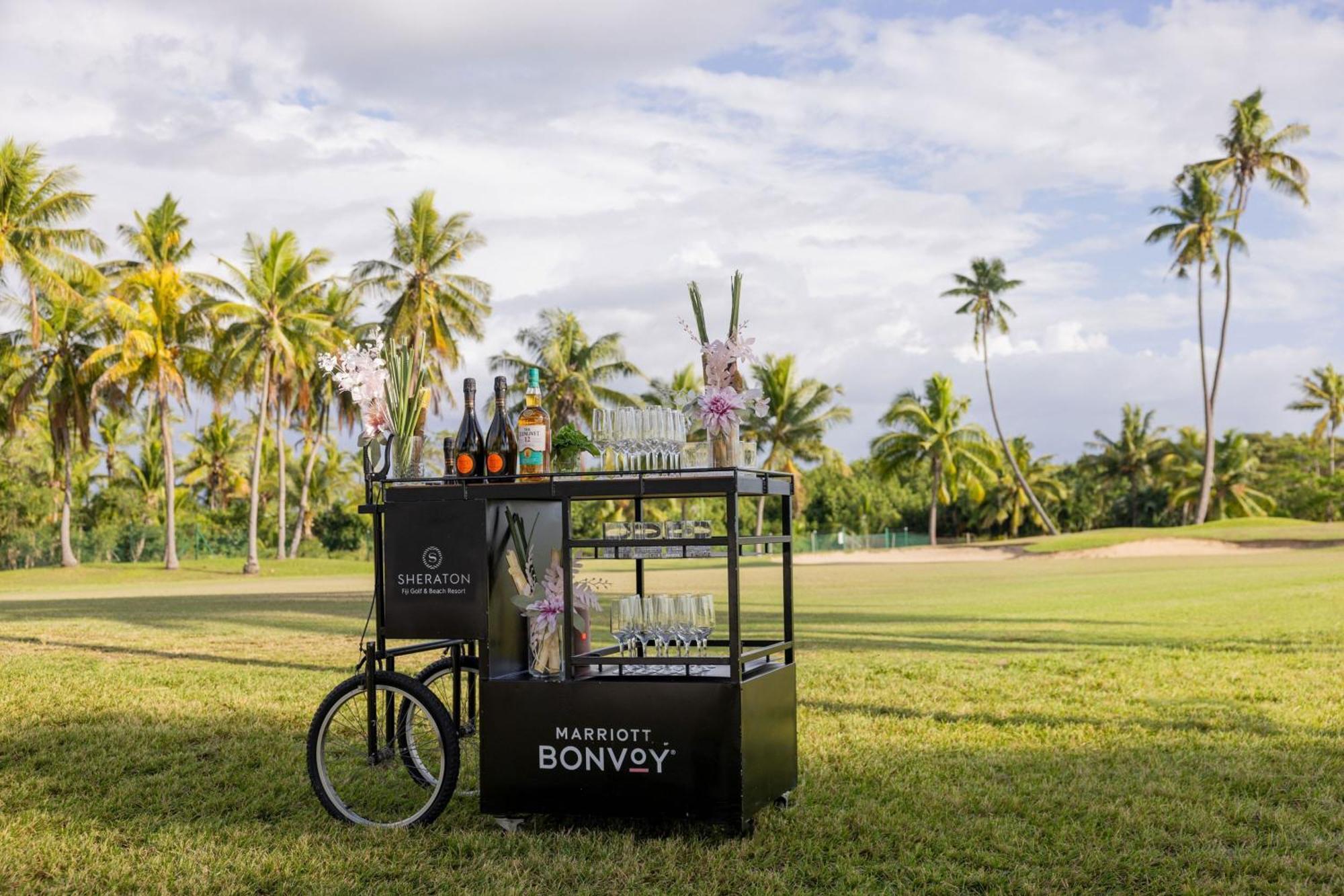 Sheraton Fiji Golf & Beach Resort Denarau Island Bagian luar foto A mobile bar