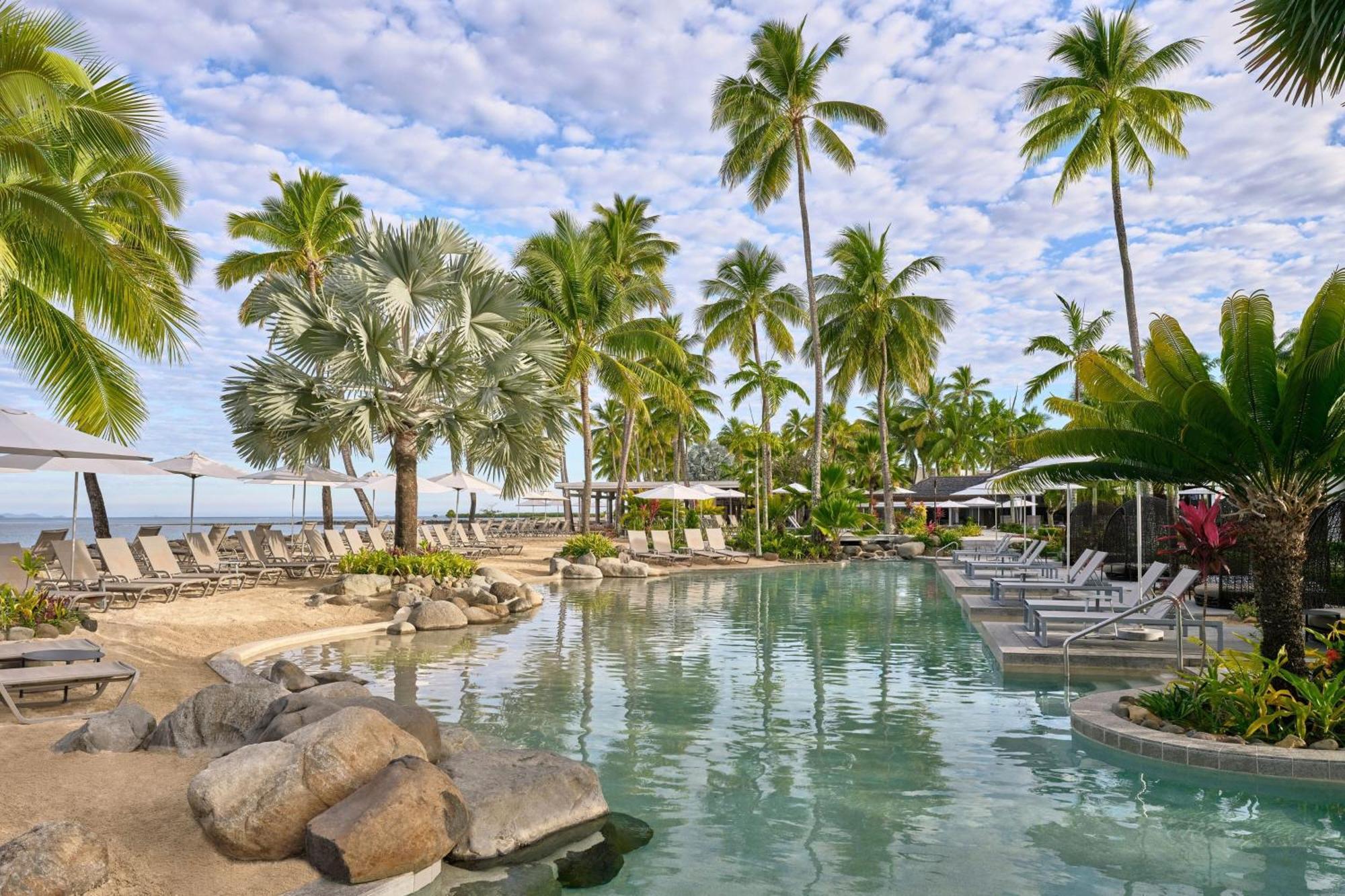 Sheraton Fiji Golf & Beach Resort Denarau Island Bagian luar foto Pool at the Sheraton Resort