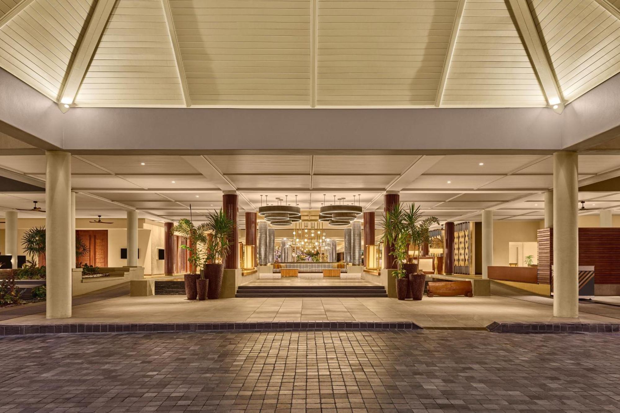 Sheraton Fiji Golf & Beach Resort Denarau Island Bagian luar foto The lobby of the hotel
