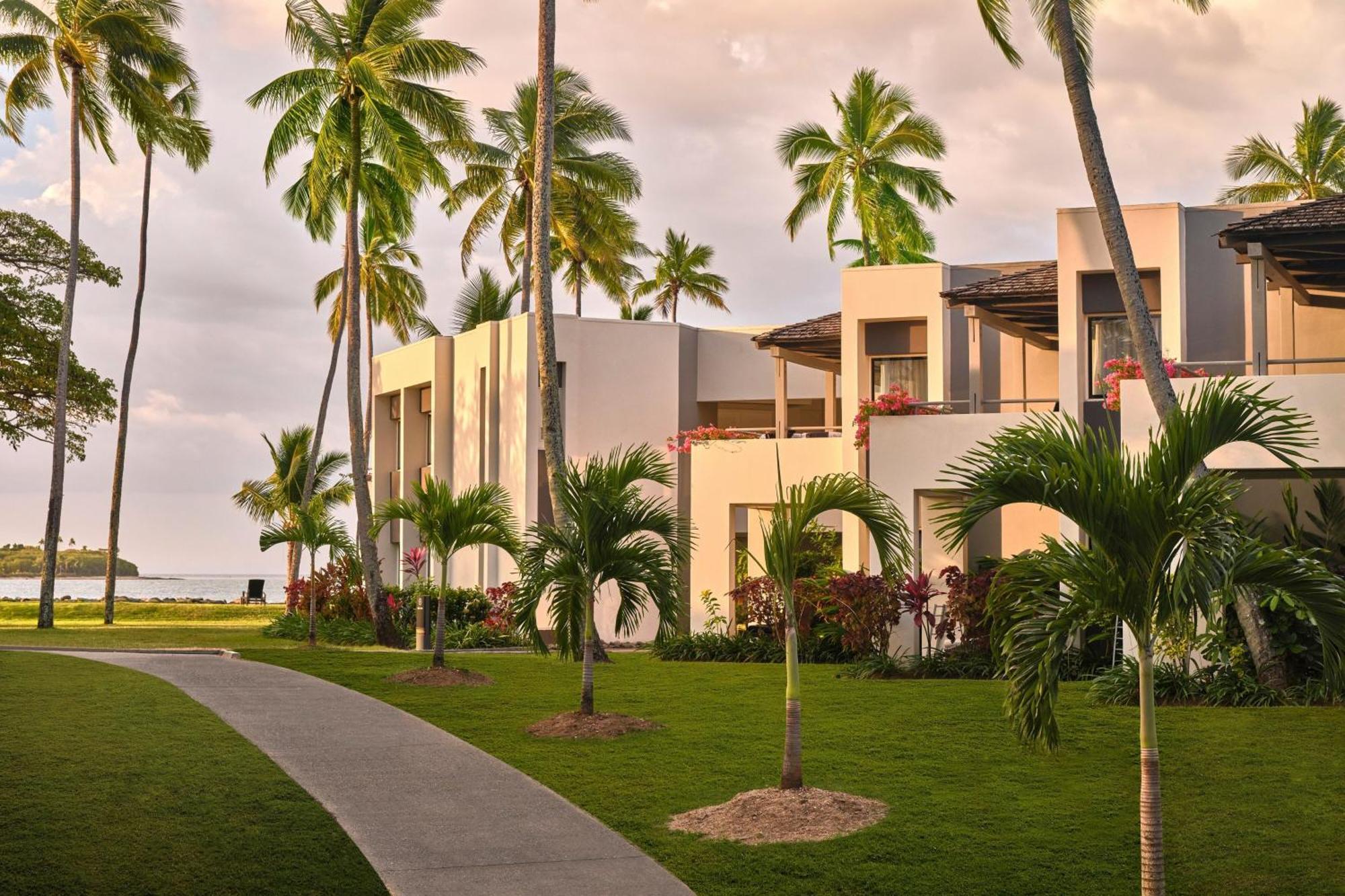 Sheraton Fiji Golf & Beach Resort Denarau Island Bagian luar foto The Villas at the Atlantis Paradise Island