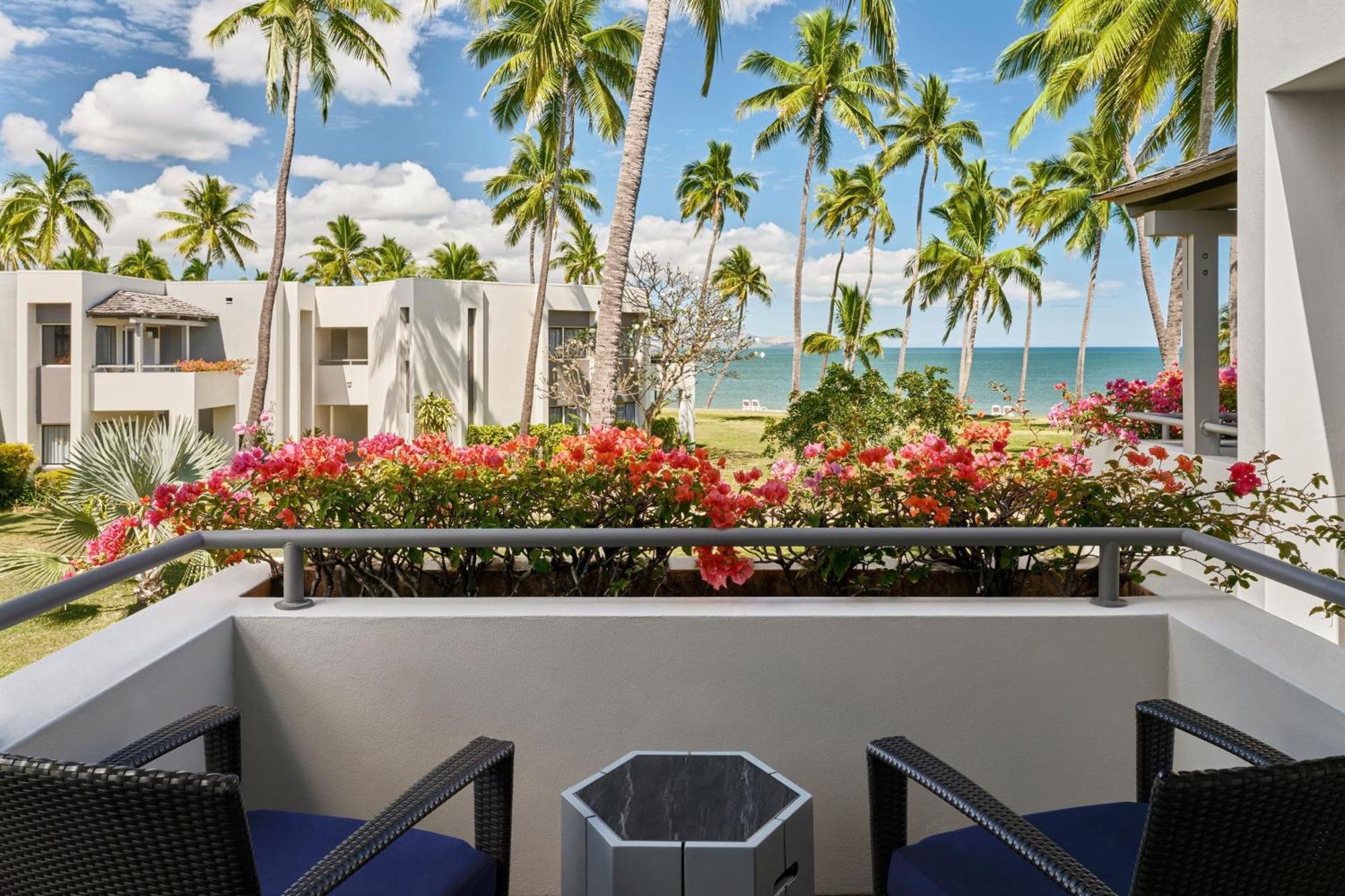 Sheraton Fiji Golf & Beach Resort Denarau Island Bagian luar foto View from a suite at the Hilton La Romana